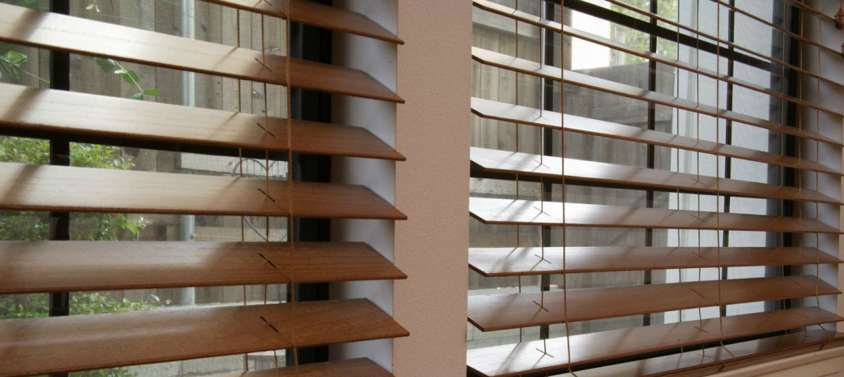 Деревянные жалюзи<div>Выгодная цена.
Горизонтальные жалюзи из дерева.
Материал - древесина.Ламели 25мм и 50мм. Размер изделия:
мин Ш 300мм , мах Ш 2400мм Sобщ=4м.кв
Цена: от 3611 руб за м.кв при покупке свыше 4х изделий.
</div><i onclick='redirectTo(117,this)'>Подробнее</i>